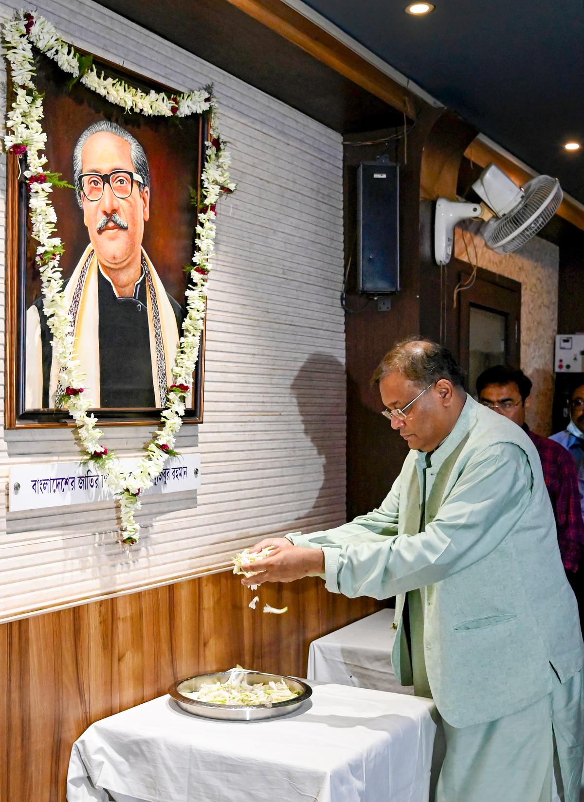Minister of Information of Bangladesh Muhammad Hasan Mahmud pays floral tribute to Bangladeshi politician Bangabandhu Sheikh Mujibur Rahman during the ‘Development of Bangladesh’ seminar, in Kolkata October 29, 2022. Minister of Information of Bangladesh Muhammad Hasan Mahmud pays floral tribute to Bangladeshi politician Bangabandhu Sheikh Mujibur Rahman during the ‘Development of Bangladesh’ seminar, in Kolkata October 29, 2022.