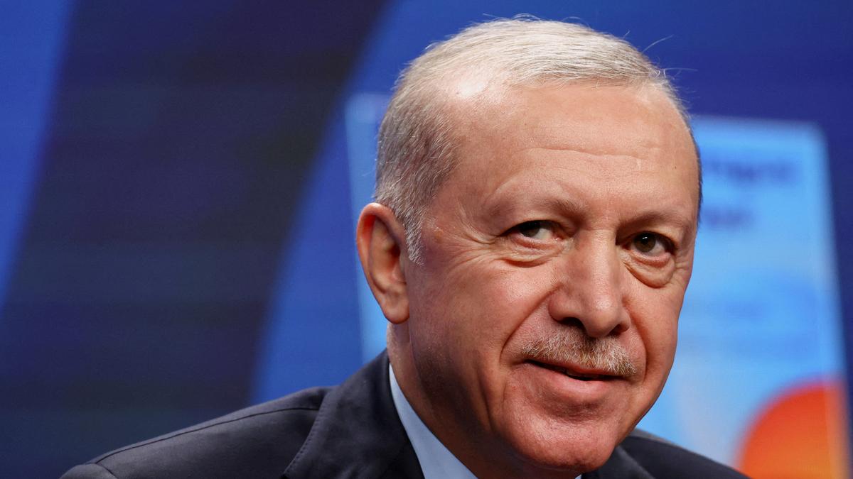 Erdogan tells Putin new clashes in Syria threaten region: presidency