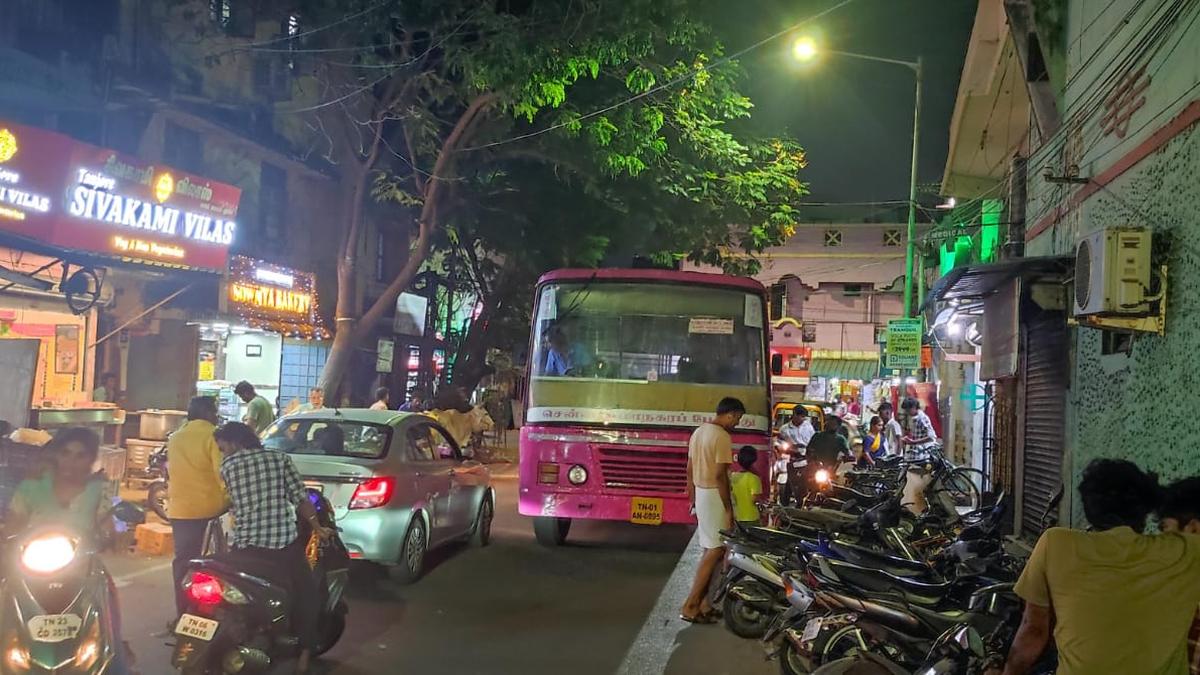 In Mandavelipakkam, residents of interior roads bear the brunt of traffic diversions