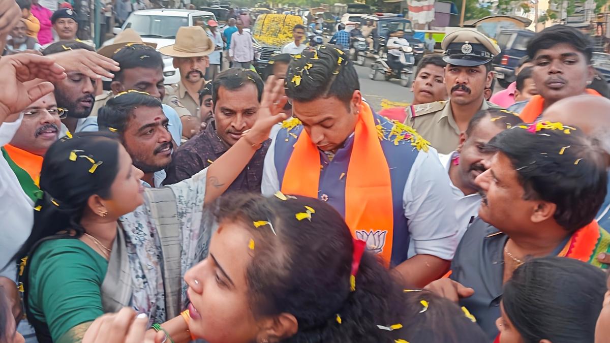 Yaduveer, Pratap Simmha make first public appearance together in Mysuru, say BJP is battle-ready