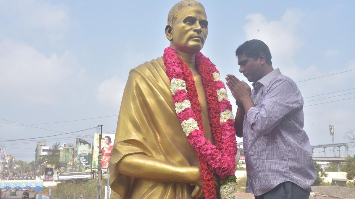Tributes paid to Potti Sriramulu in his home district