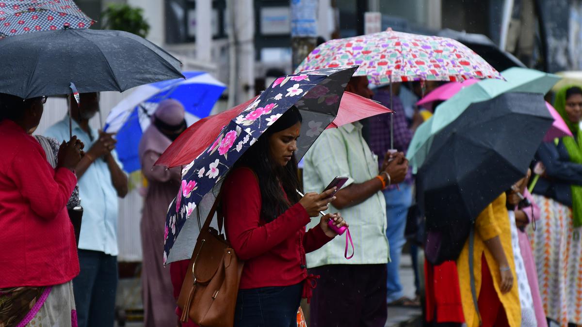 Cyclone Mandous | Chilly weather, light rain continue in Bengaluru; traffic police advises use of public transport