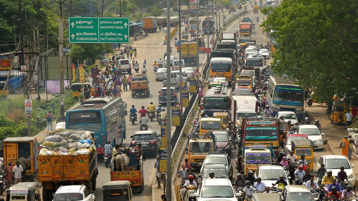 According to NHAI, no decision has been taken yet on construction of service lanes or elevated roads on the Tiruchi-Thanjavur national highway