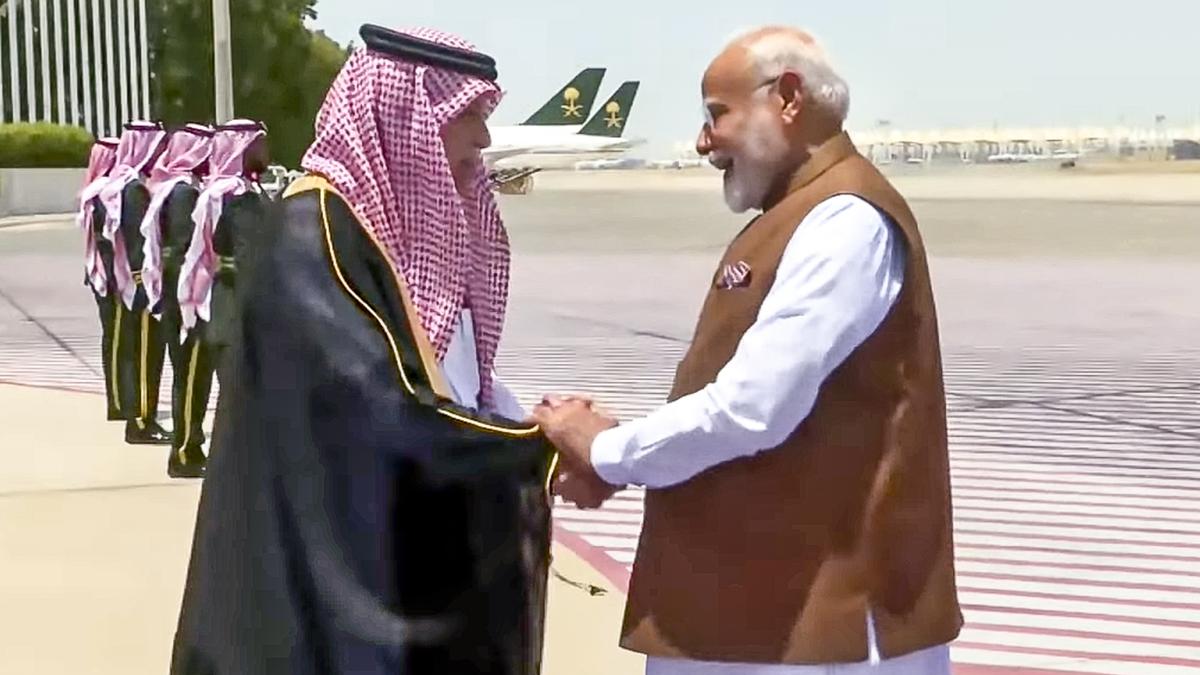 PM Modi in Saudi Arabia is protruding: Prime Minister Narendra Modi arrives in Djeddah PM Modi in Saudi Arabia is protruding: Prime Minister Narendra Modi arrives in Djeddah