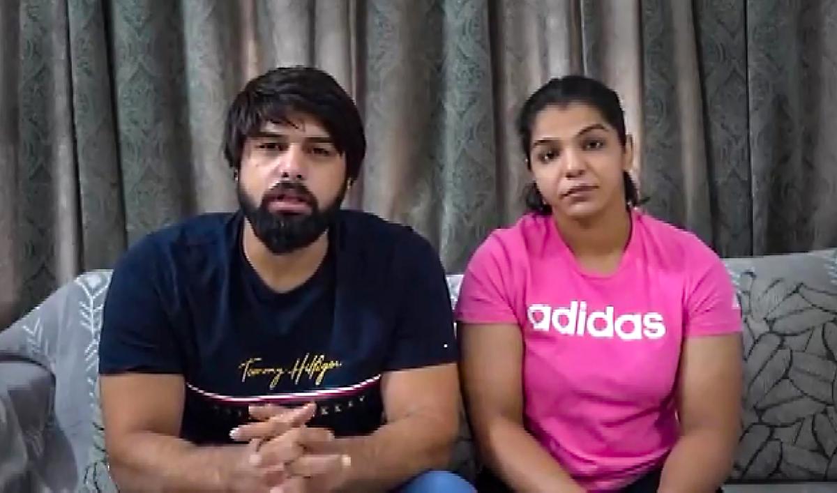 Wrestlers' protest | Babita Phogat has tried to weaken our protest, says Sakshi  Malik - The Hindu