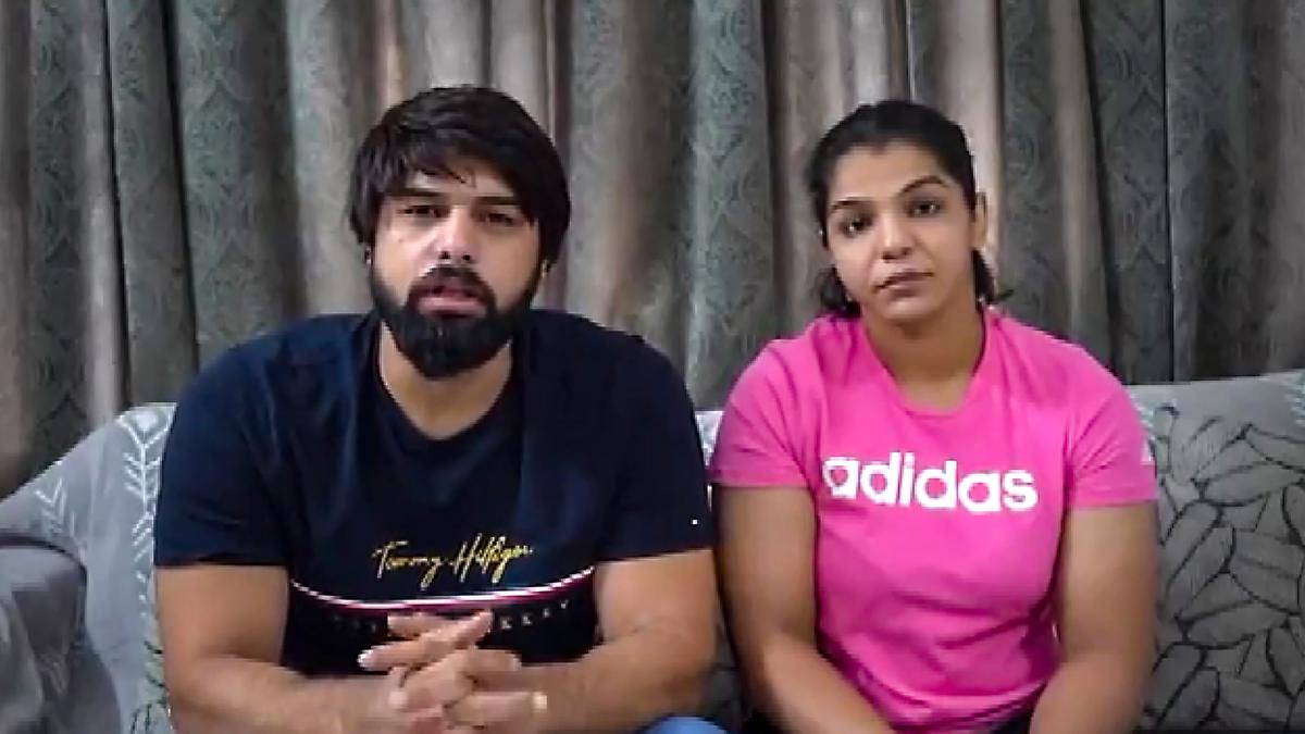 Wrestlers’ protest | Babita Phogat has tried to weaken our protest, says Sakshi Malik