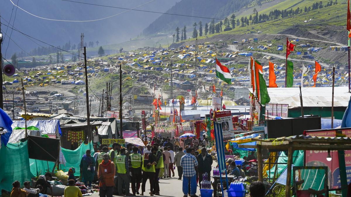 Amid tight security, 10th batch of over 7,800 pilgrims leave Jammu for Amarnath