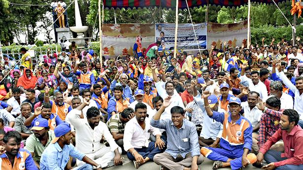 Govt will respond to pourakarmikas’ problems: Bommai