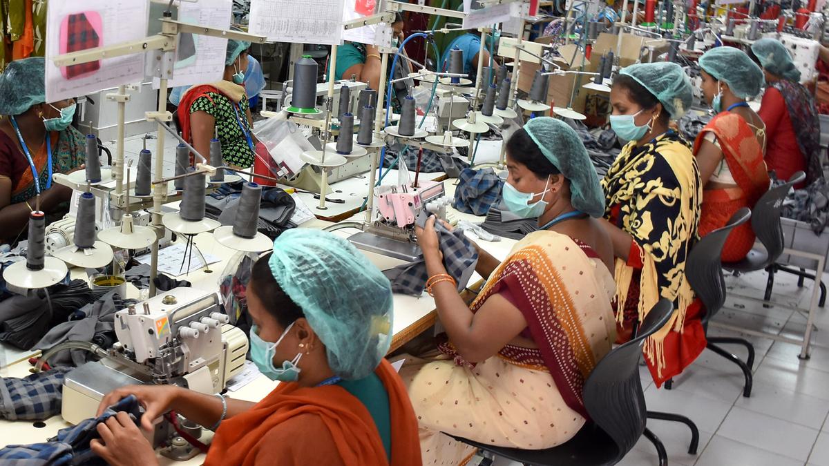 Manufacturing PMI: Output growth eased to three-month low in July