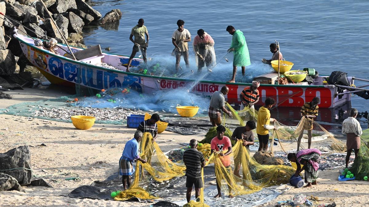 Six Indian fishermen arrested by Sri Lankan Navy; country boat seized