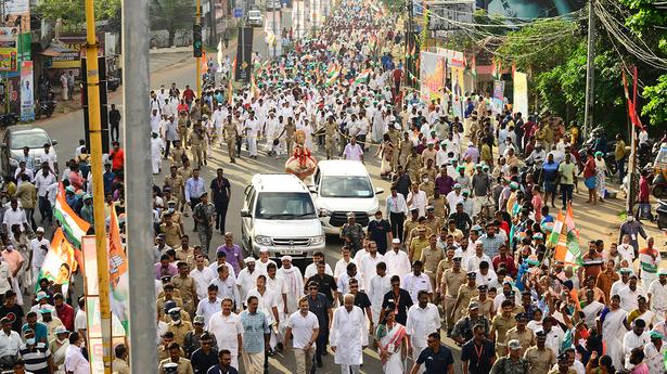 Rahul Gandhi kick-starts 10th day of Bharat Jodo Yatra in Kollam