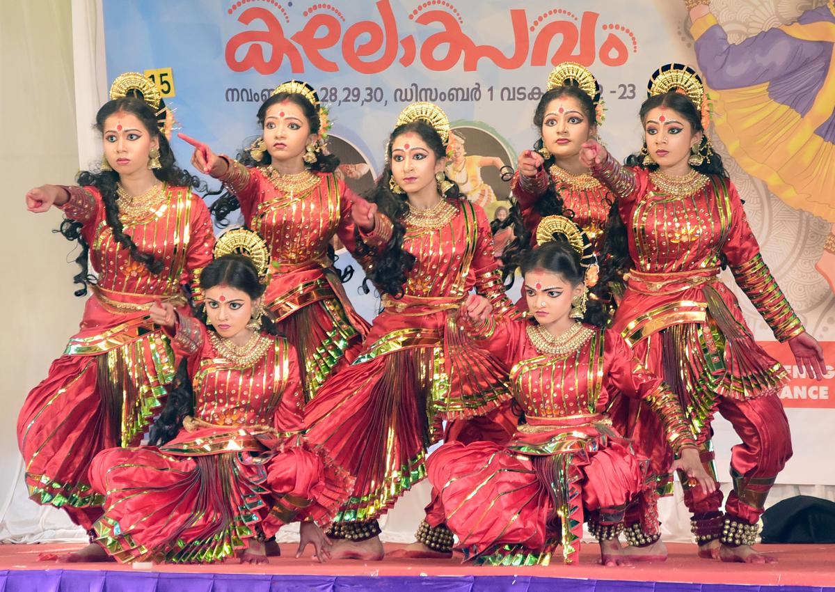 Kozhikode district school arts festival gets off to a colourful start - The  Hindu