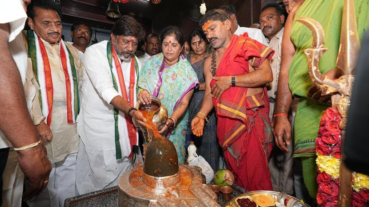 Maha Shivaratri: Bhatti and his wife perform special puja at Mrityunjaya Swamy temple for State’s prosperity
