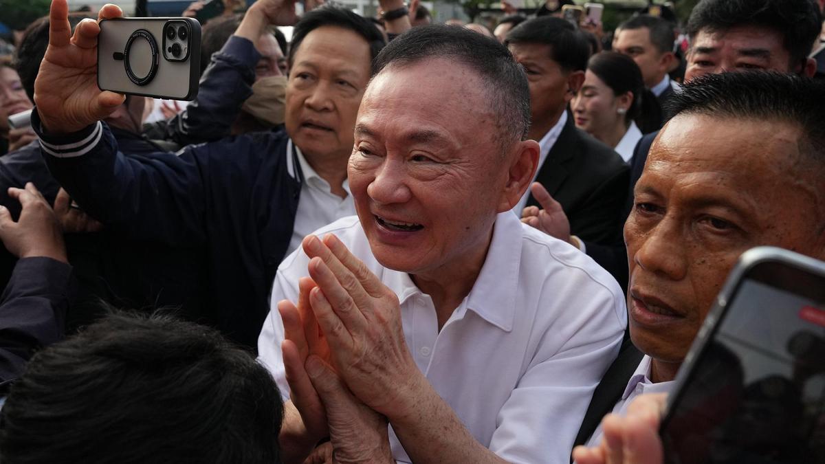 Former Thai Prime Minister Thaksin Shinawatra freed early from parole after receiving royal pardon