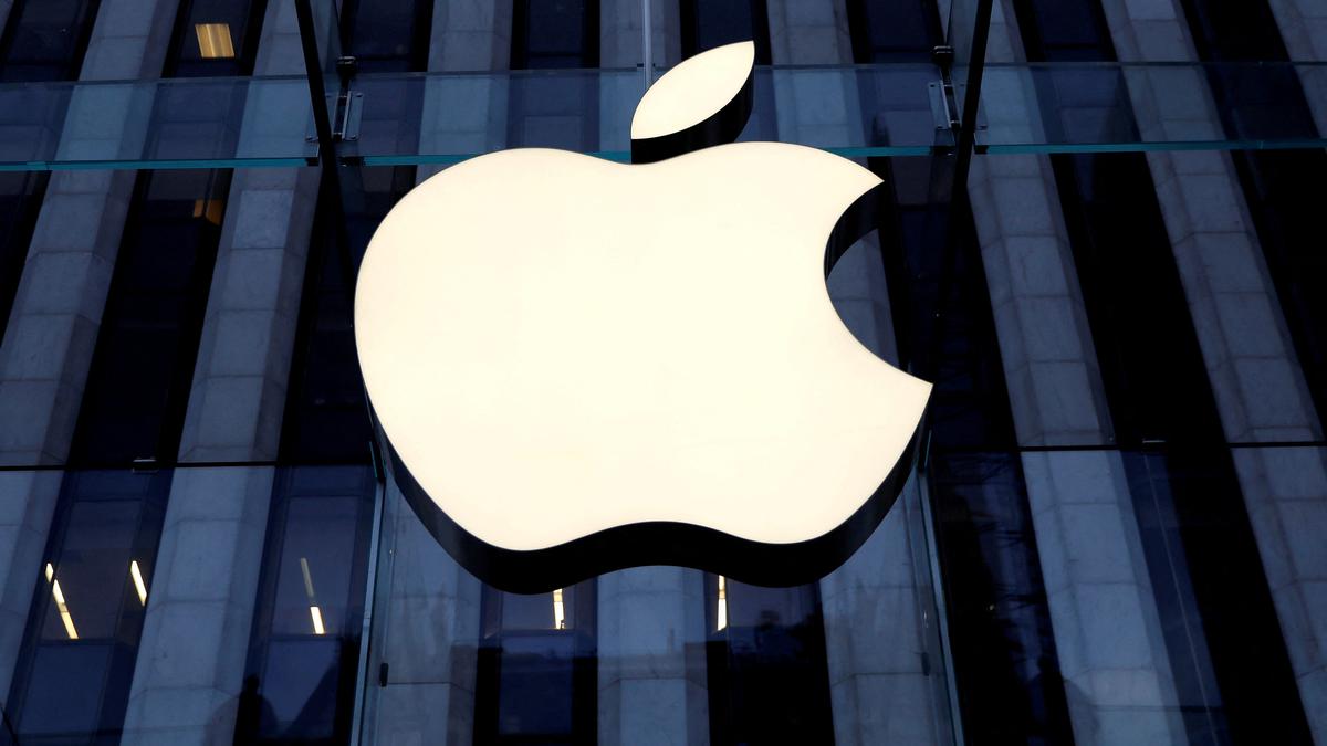 Apple pauses augmented reality glasses; mixed reality headset expected