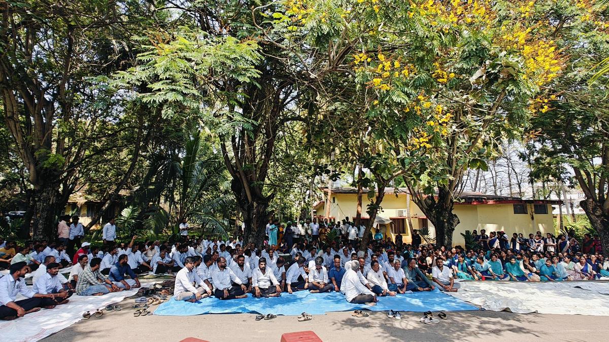 Protest against proposed stadium at KSIC filature factory at T. Narsipura near Mysuru intensifies, weaving staff stay away from work