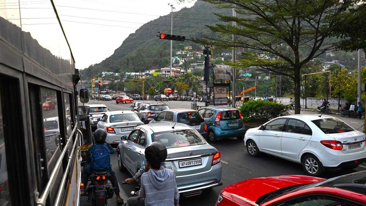 Flyover demanded from Hanumanthawaka to Maddilapalem in Visakhapatnam