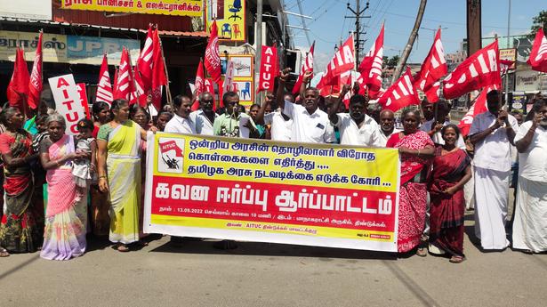 AITUC members urge State to fix minimum monthly wage