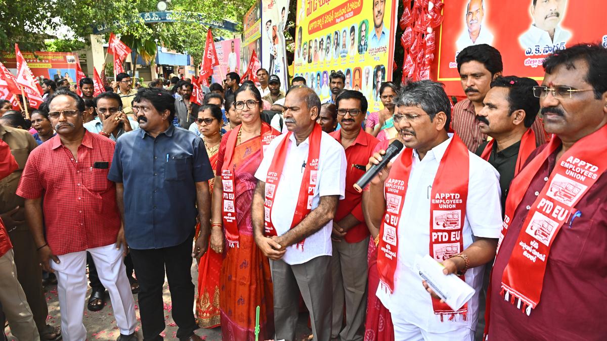 APSRTC employees union seeks immediate resolution of key issues