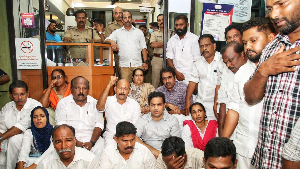 Drama at police station as Congress leaders stage sit-in for release of Youth Congress activists