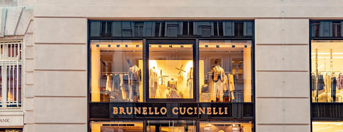 Foreign tourists from european and arabic countries visit vienna to  go shopping in haute couture shops like Brunello Cucinelli and others.
