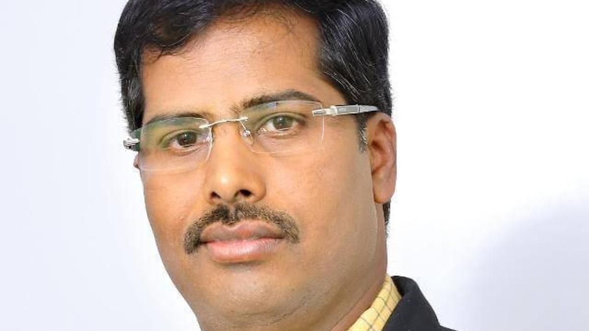 Mandya DC warns of action for black marketing, illegal sale of LPG cylinders