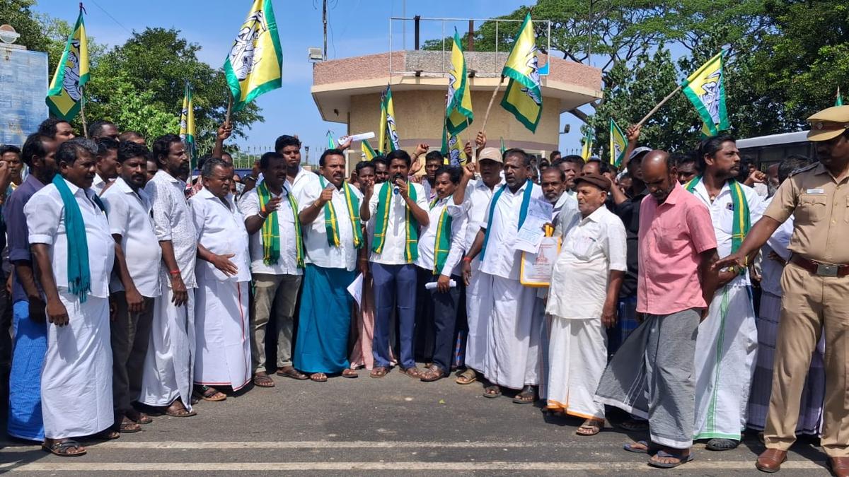 Farmers protest against CPCL unit in Panangudi demanding rehabilitation package