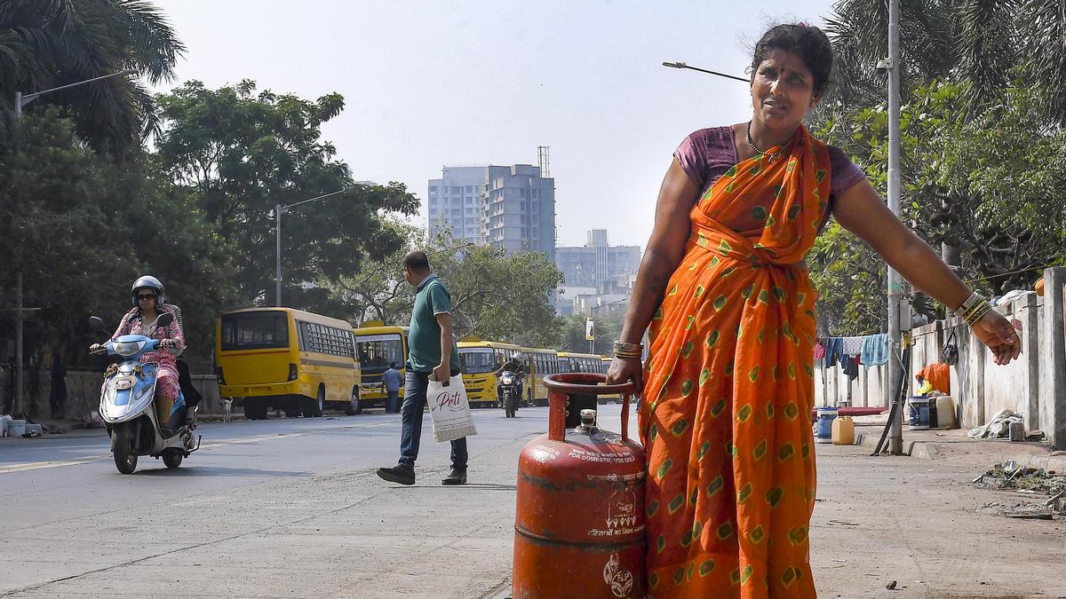 After Centre’s assurance on LPG supply, Bombay HC disposes of PIL