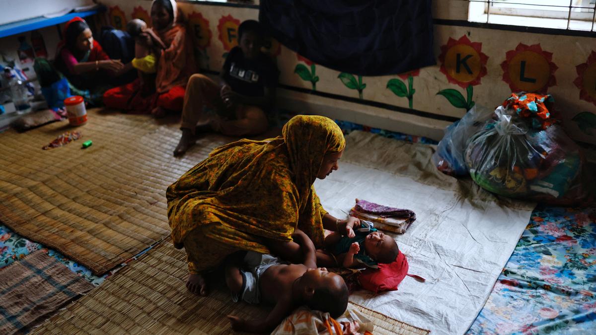 Cyclone hits Bangladesh as nearly a million flee inland for shelter