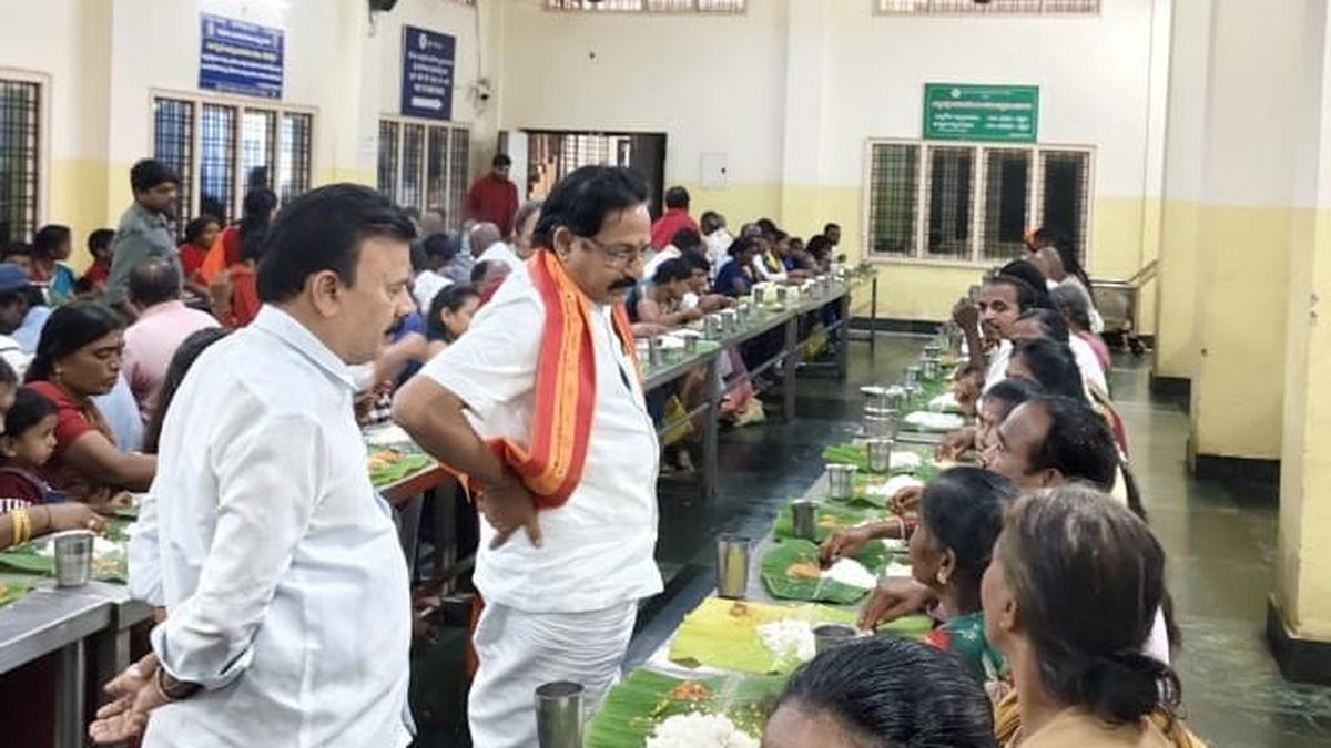 Srisailam temple EO tells anna prasadam staff to gear up for Karthika Masam