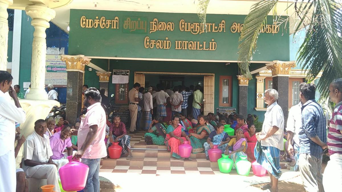 Villagers in Salem demand regular water supply, road