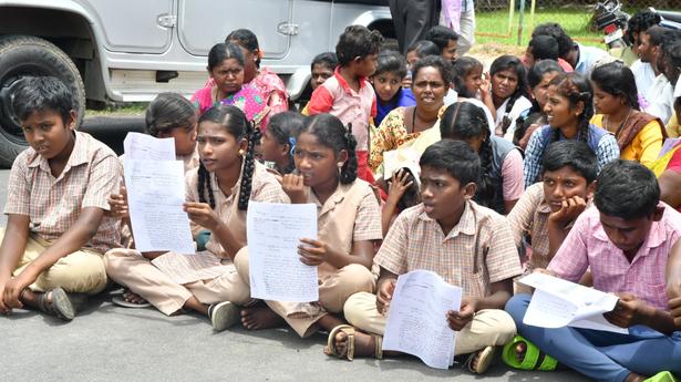 Adi Dravidar residents demand right to passage over encroachments