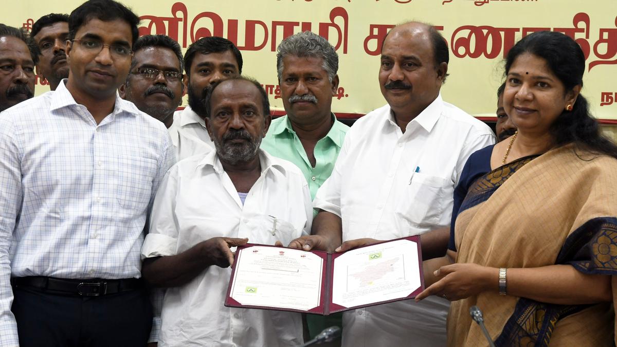 Geographic Index certificate handed over to &lsquo;Authoor betel leaf&rsquo; farmers