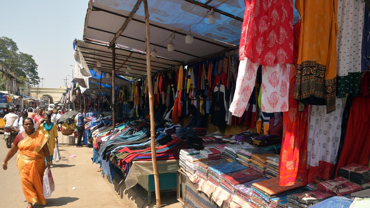 Street vendors enumerated by Tiruchi Corporation to get identity cards soon