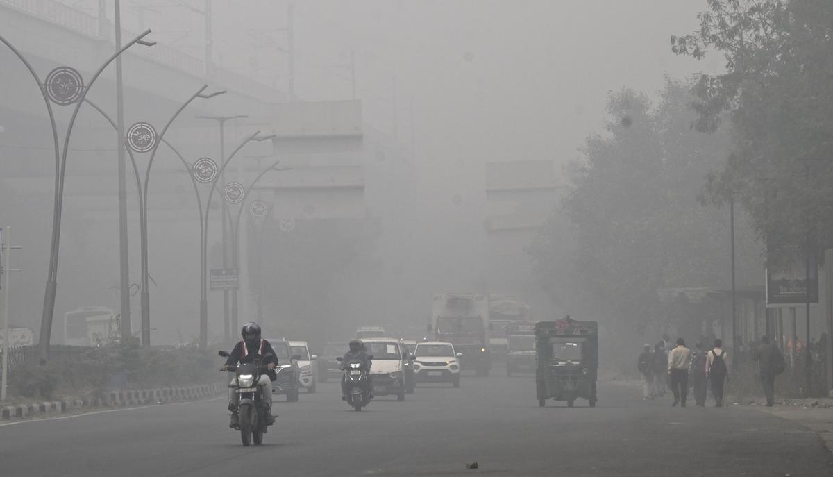 Delhi air pollution: AQI in Delhi-NCR breaches 400-mark, enters 'severe'  category - The Hindu