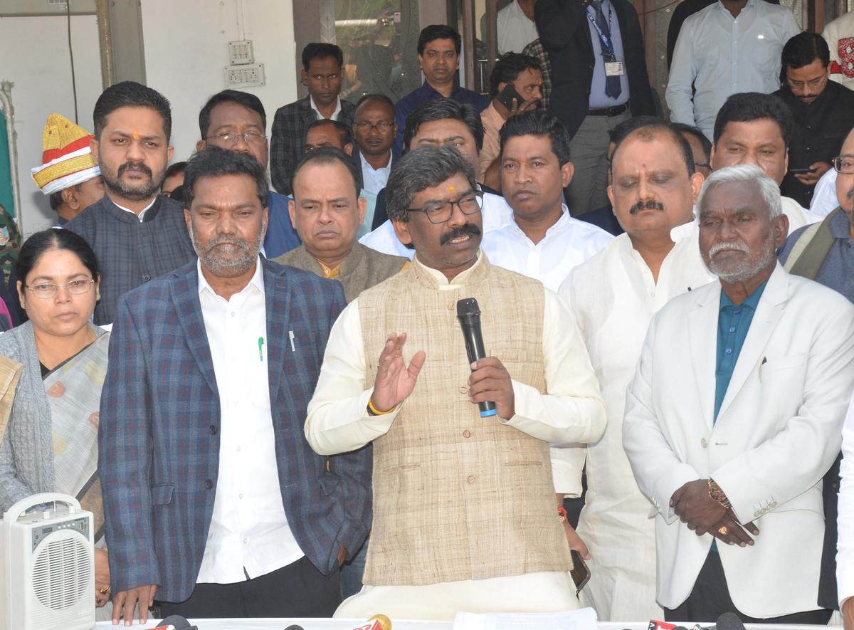 Jharkhand mining lease case | Allegations against me baseless, says CM Hemant Soren before leaving for ED office