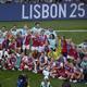 लिवरपूल लिफ्ट पैलेस ड्रा के बाद प्रीमियर लीग ट्रॉफी 1 Portugal Soccer Womens Champions League Final 76804