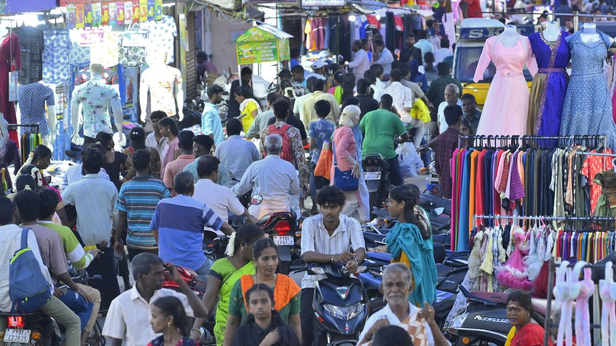 Markets abuzz with festive crowds rushing for Deepavali shopping in Puducherry