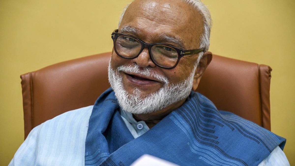 Bhujbal takes a dig at Maratha quota activist Jarange-Patil 