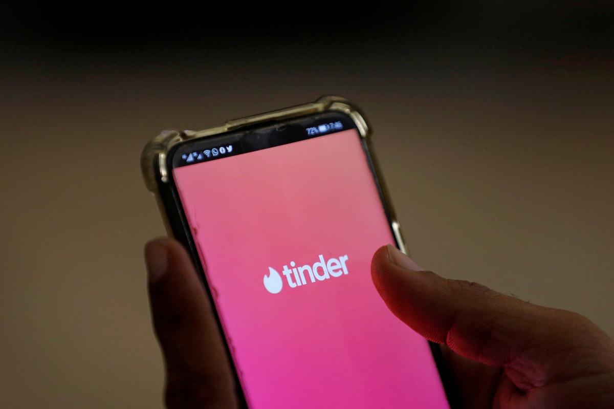 People also feel that dating apps create a barrier to genuine connections. 