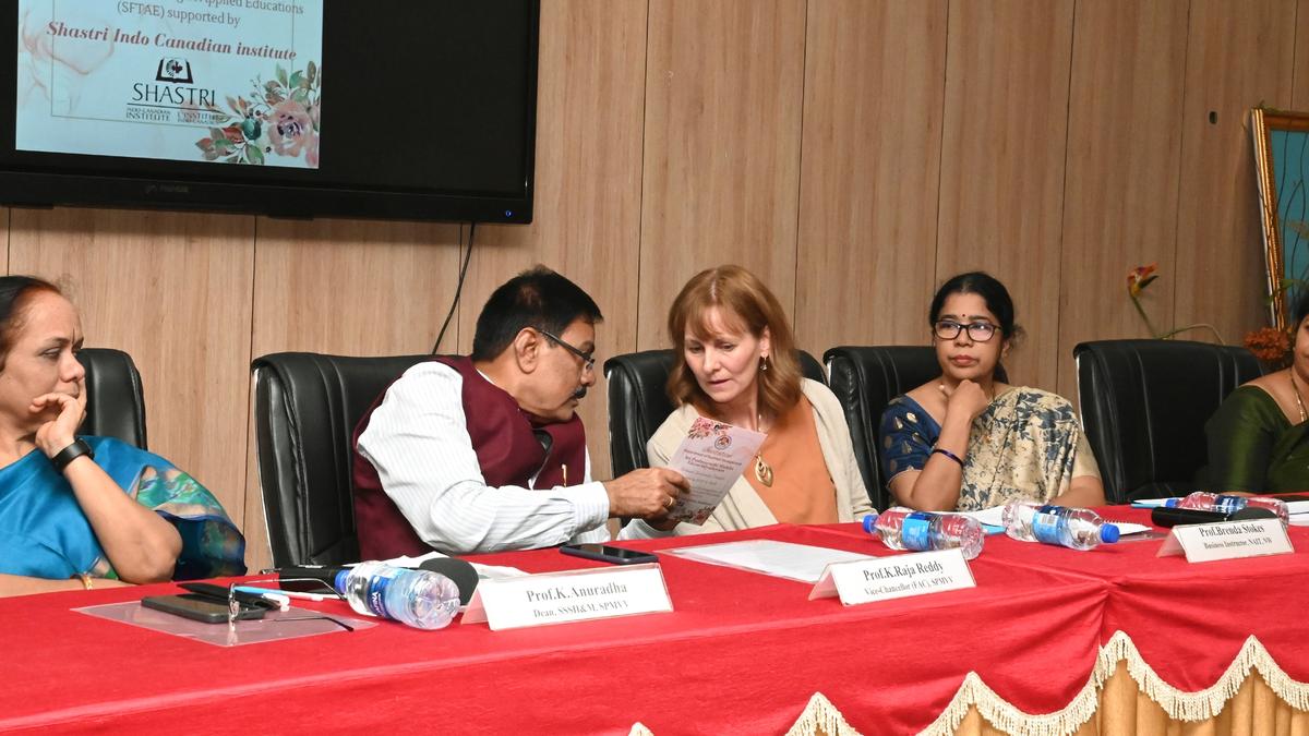 Call to facilitate cultural exchange and intellectual bonding between India and Canada