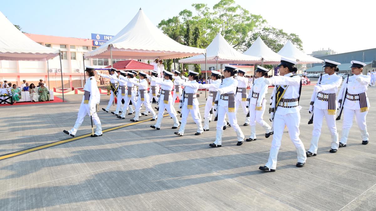 Six officers graduate from Naval Air Ops School’s centennial course