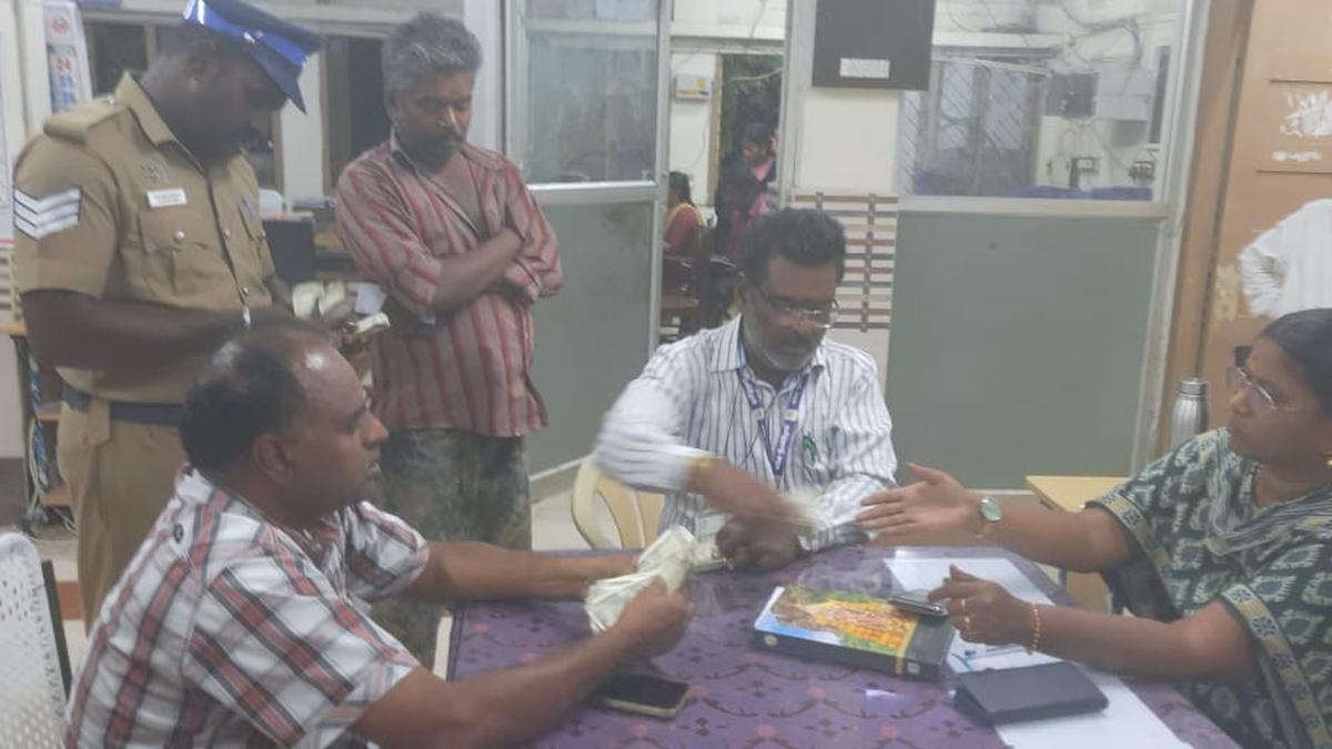 Lok Sabha polls | Surveillance teams seize gold jewellery, cash in Madurai, Rajapalayam