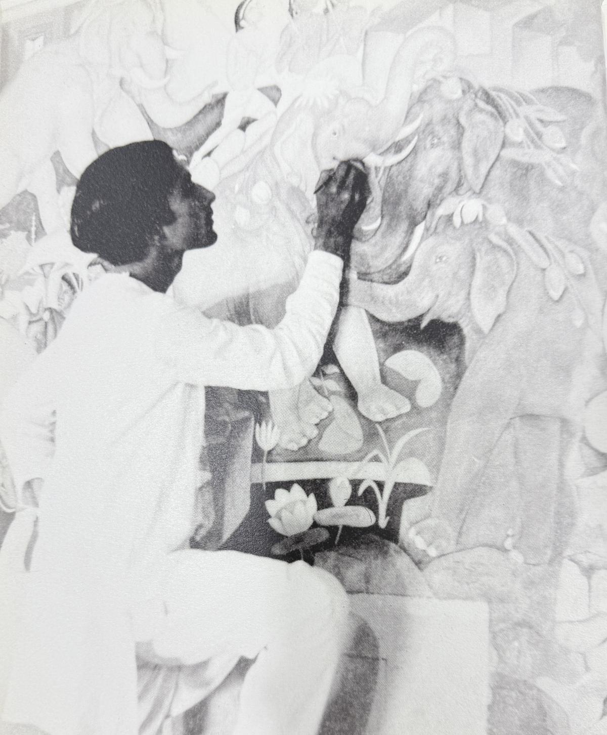 Jagdish Mittal executing a mural at the Shantiniketan in 1947. 