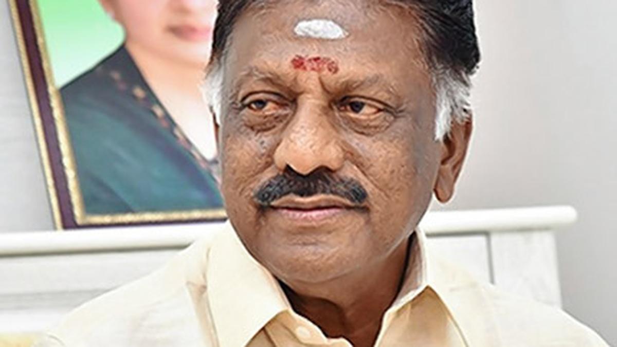 Panneerselvam accuses Palaniswami of collaborating with DMK