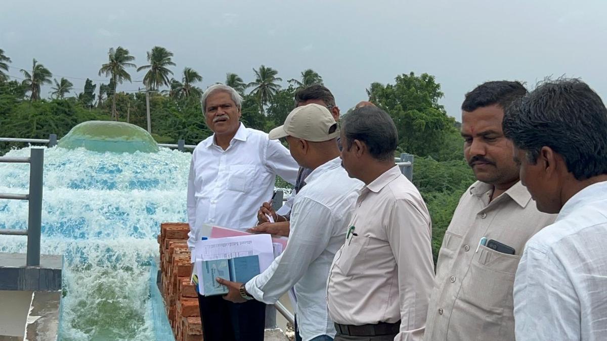 Minister inspects water purifying unit works in Shahapur