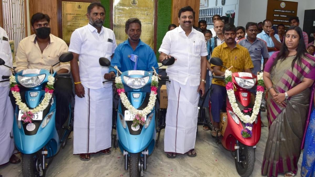 Weekly grievance redressal day held in Salem and Namakkal districts