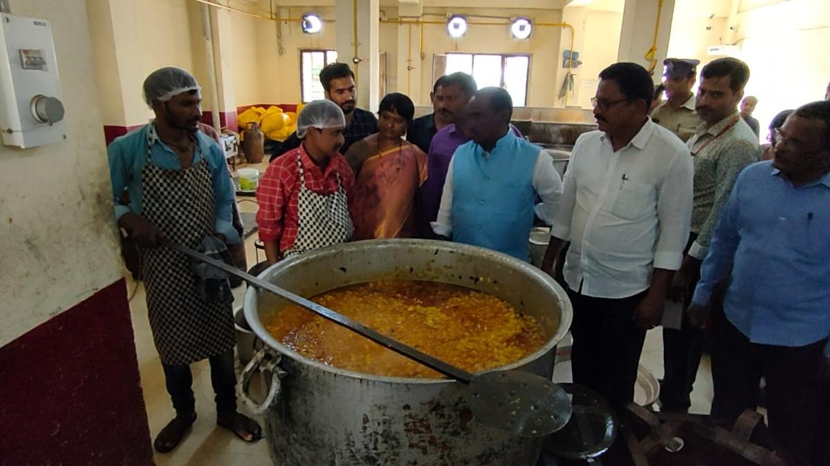 Andhra Pradesh State Commission for Protection of Child Rights seeks report on food poisoning of students in Etcherla RGUKT