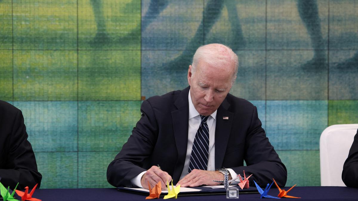 U.S. President Biden vows to strive for nuclear weapons-free world during visit to Hiroshima Peace Memorial Museum