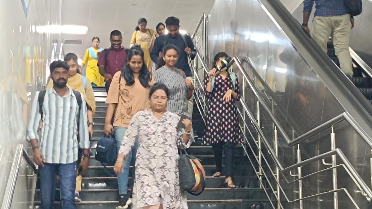 Metro Rail commuters flag need for more escalators, ticketing gates